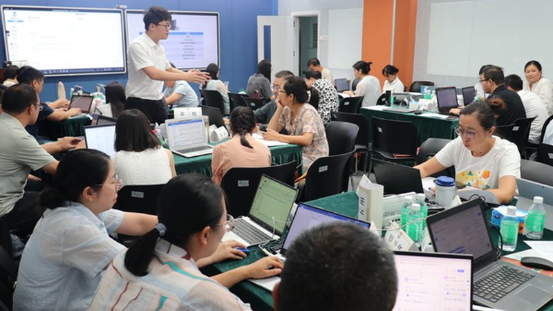 小标题：技能培训市场现状