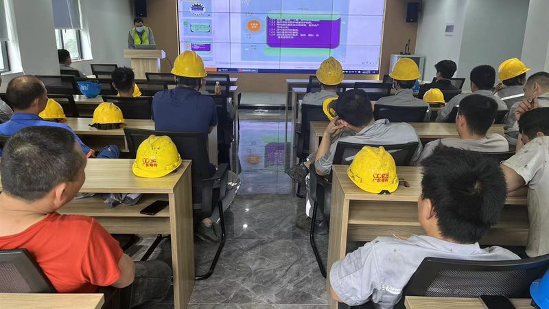 小标题：了解培训学校的资质